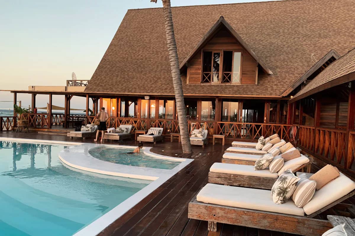 Contoh landing page hotel premium oleh Zer